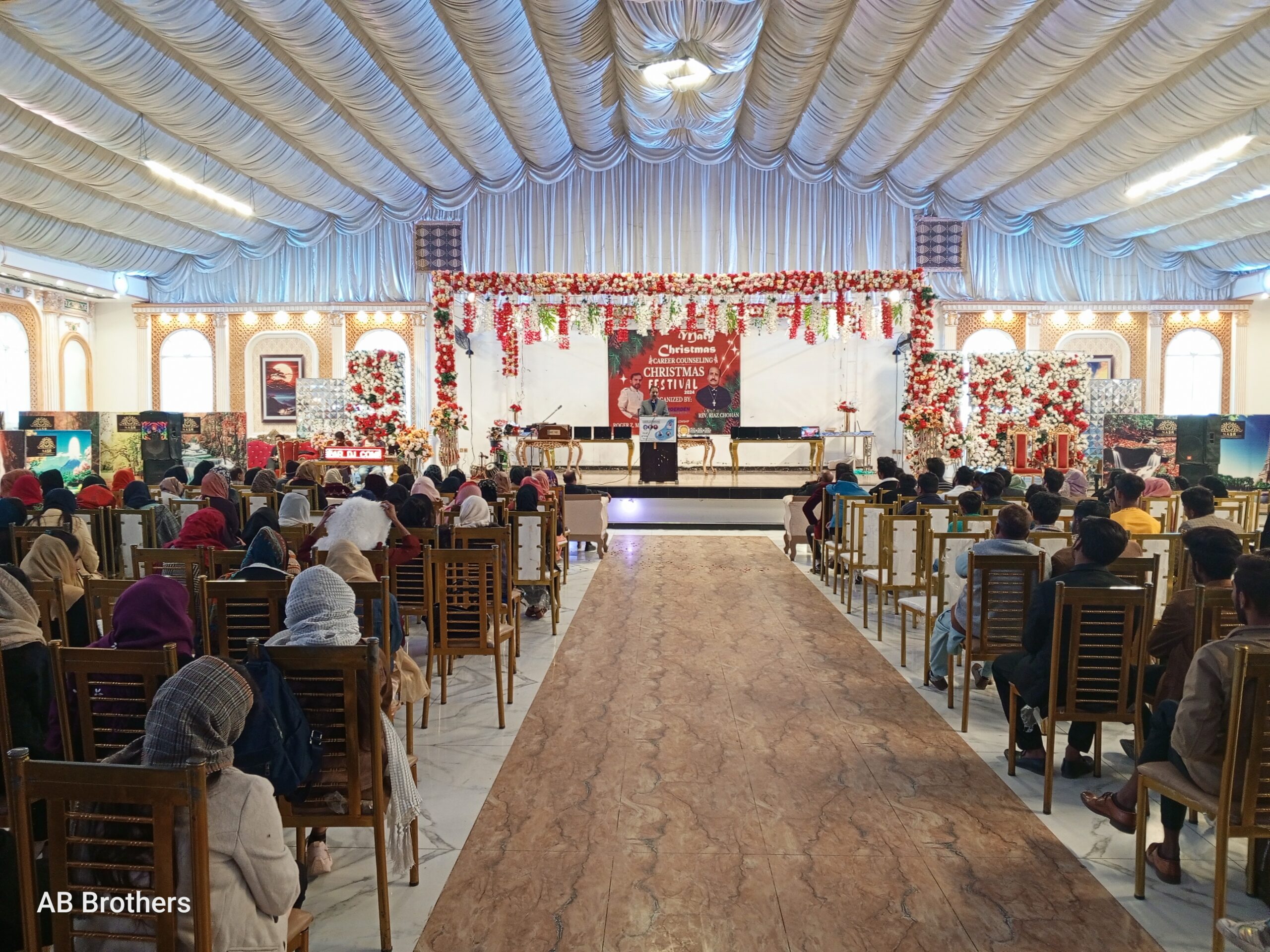 Families and students gathered at a Woerden Welfare community seminar